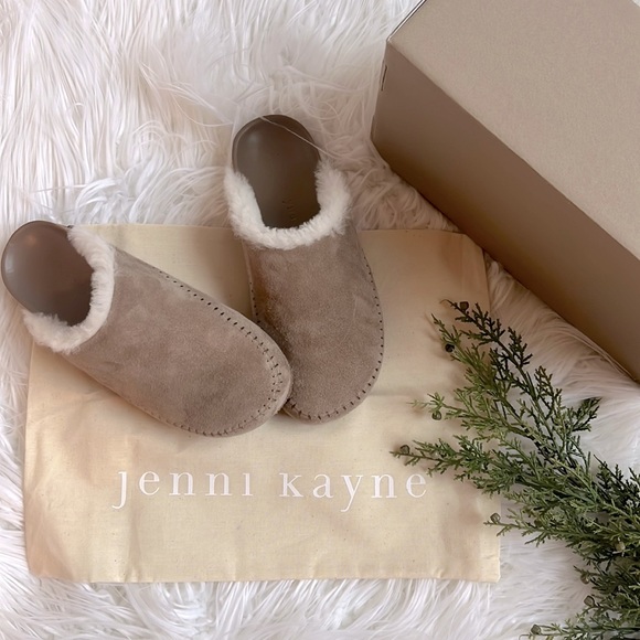 Jenni Kayne Shoes - NEW IN BOX Jenni Kayne Shearling-Lined Moc Clogs in Taupe